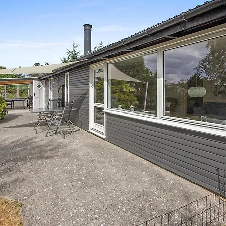 Three-bedroom Holiday In